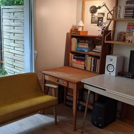 Studio Equipe De 25m2 Xxe Arrondissement 2 Places *