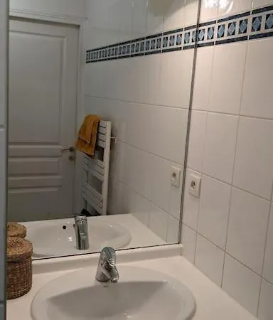 Studio Equipe De 25m2 Xxe Arrondissement 2 Places *