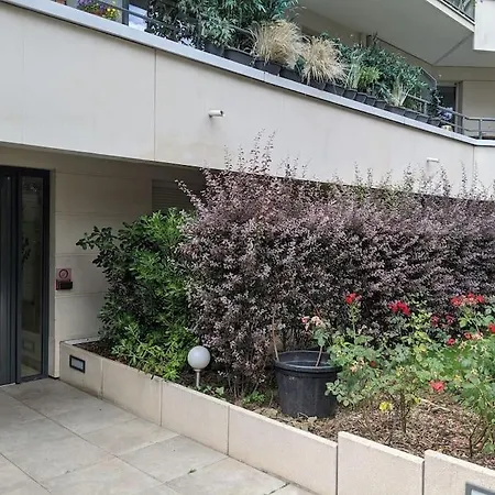 Studio Equipe De 25m2 Xxe Arrondissement 2 Places * Paříž
